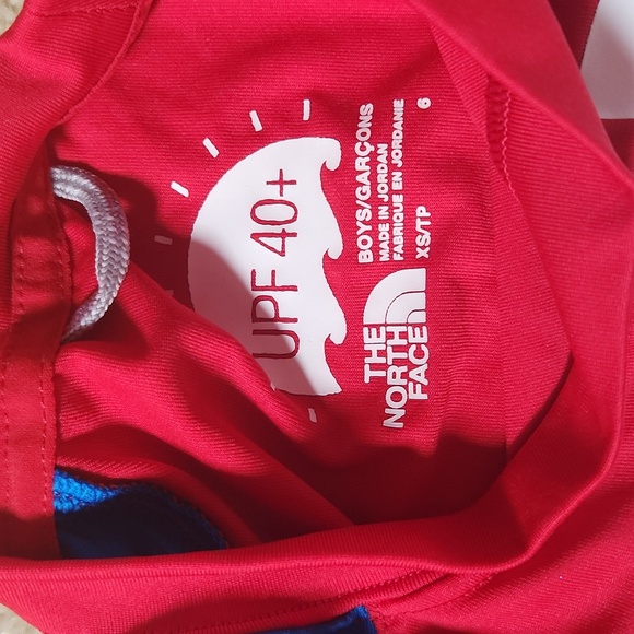 The North Face boys swimming top red blue size xs upf 40+ - Picture 5 of 7